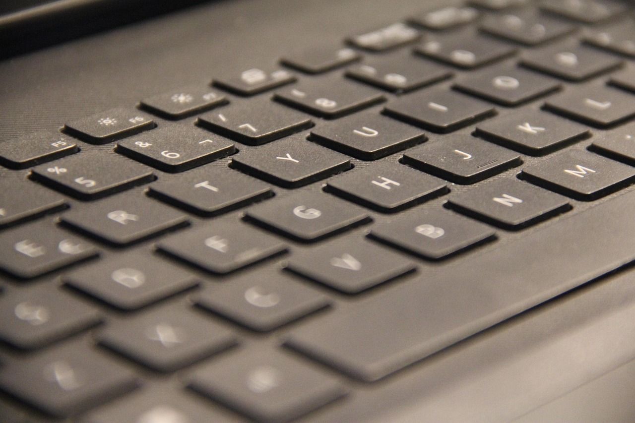 découvrez le dell xps 14, un ordinateur portable alliant performance, design élégant et portabilité, idéal pour les professionnels et les passionnés de technologie.