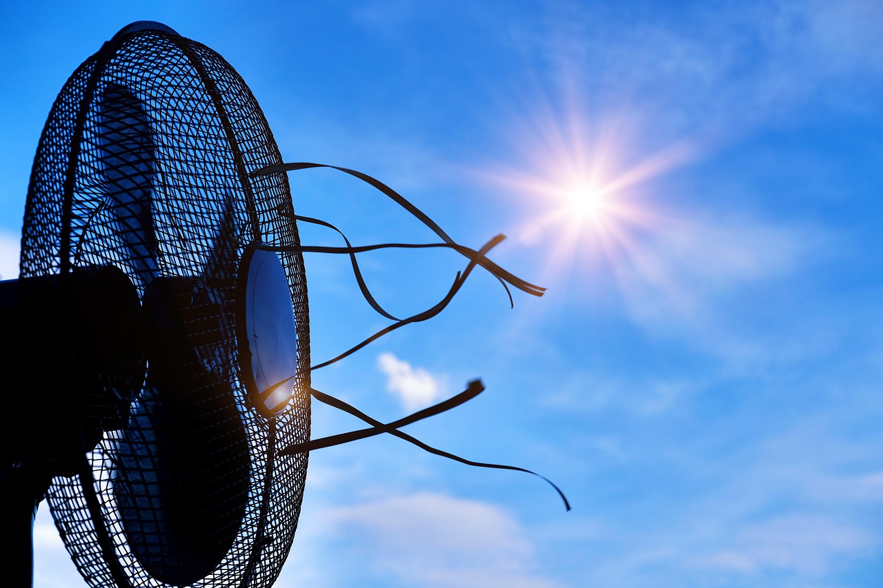 découvrez les techniques de refroidissement passif pour maintenir une température agréable sans consommation d'énergie, alliant confort et écologie.