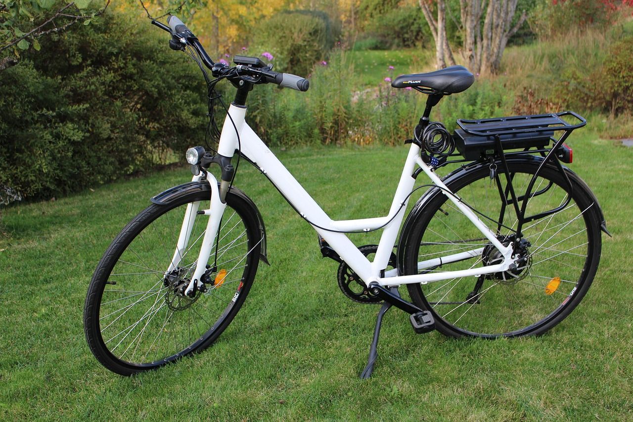 découvrez notre large sélection de vélos électriques alliant performance, confort et écologie pour vos déplacements quotidiens et loisirs.