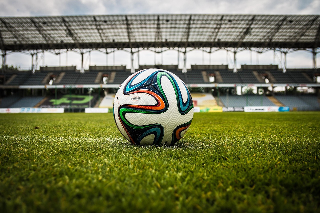 Écologie et football : pourquoi l’environnement passe-t-il toujours au second plan dans le monde du ballon rond ?
