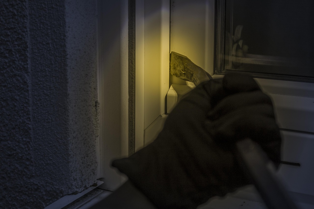 Ce que j’ai découvert sur ouvrir la fenêtre la nuit change tout : voici pourquoi je ne la referme plus jamais