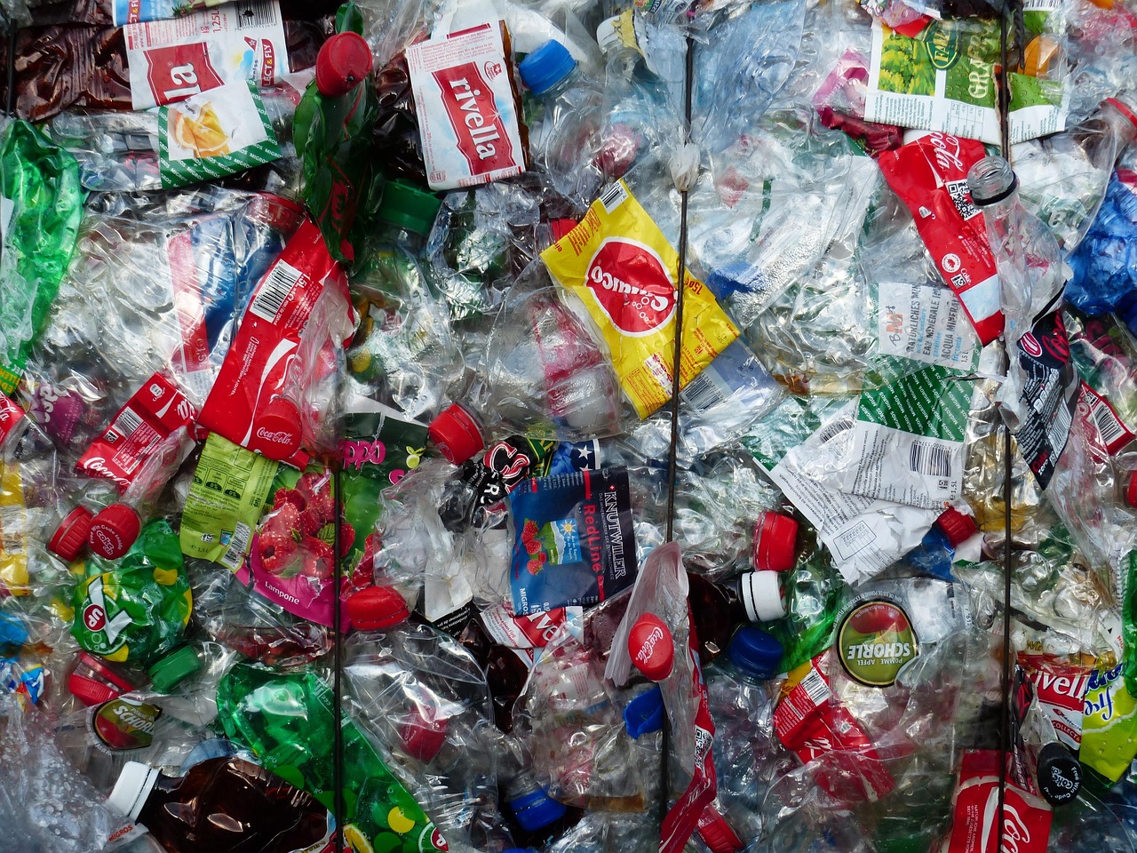 Recyclage plastique maison : astuces et méthodes simples pour transformer vos déchets à la maison