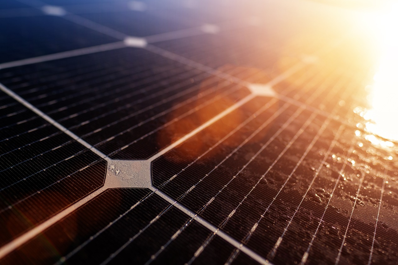L’impact des panneaux solaires sur la diminution des émissions de carbone