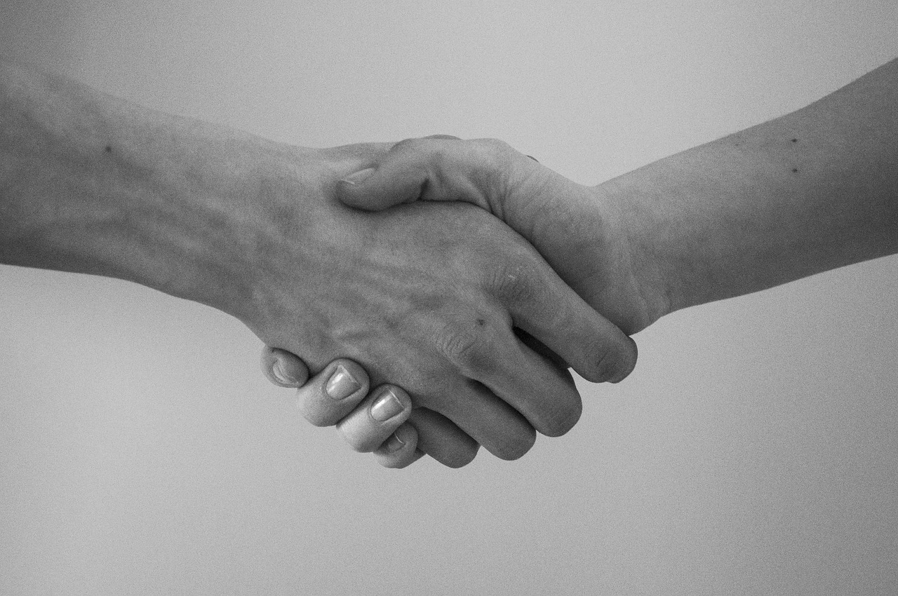 découvrez les contrats d'achat d'électricité (power purchase agreements) : des accords stratégiques entre producteurs d'énergie renouvelable et consommateurs, garantissant une fourniture d'énergie durable et à prix fixe.