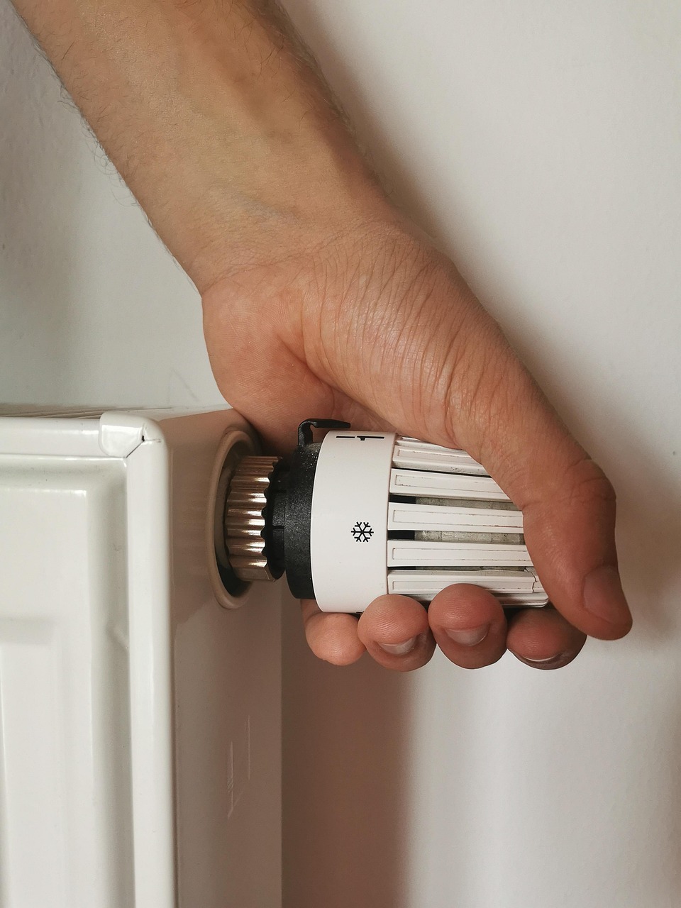 découvrez comment améliorer l'efficacité énergétique dans votre quotidien. apprenez des astuces pratiques et des solutions innovantes pour réduire votre consommation d'énergie tout en préservant l'environnement.
