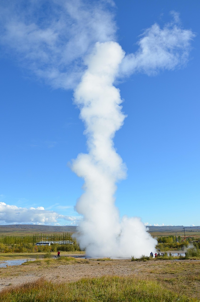 découvrez l'énergie géothermique, une source renouvelable et durable qui utilise la chaleur de la terre pour produire de l'électricité et chauffer des bâtiments. explorez ses avantages, ses applications et son potentiel pour un avenir énergétique plus propre.