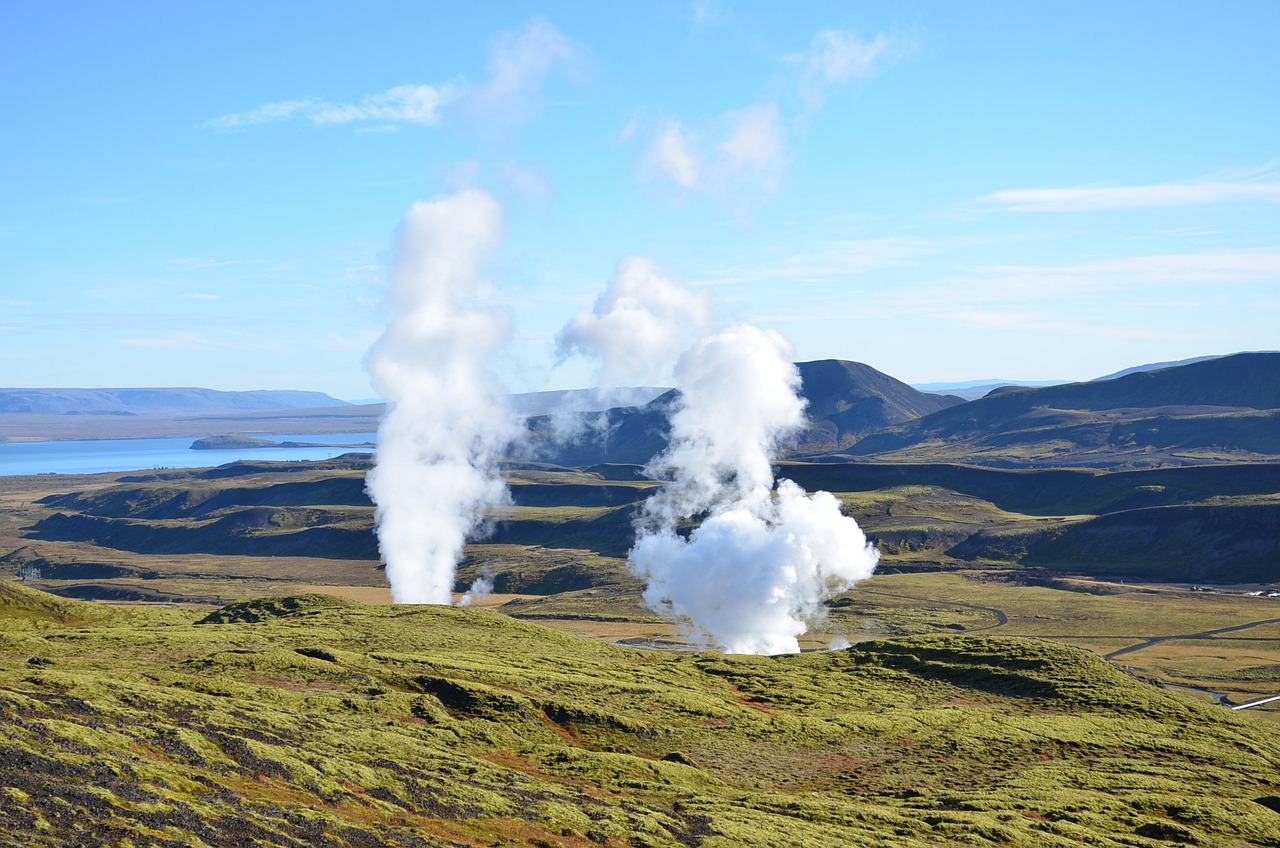 découvrez l'énergie géothermique, une source d'énergie renouvelable et durable qui utilise la chaleur de la terre pour produire de l'électricité et chauffer des bâtiments. apprenez ses avantages, ses applications et son rôle dans la transition énergétique.