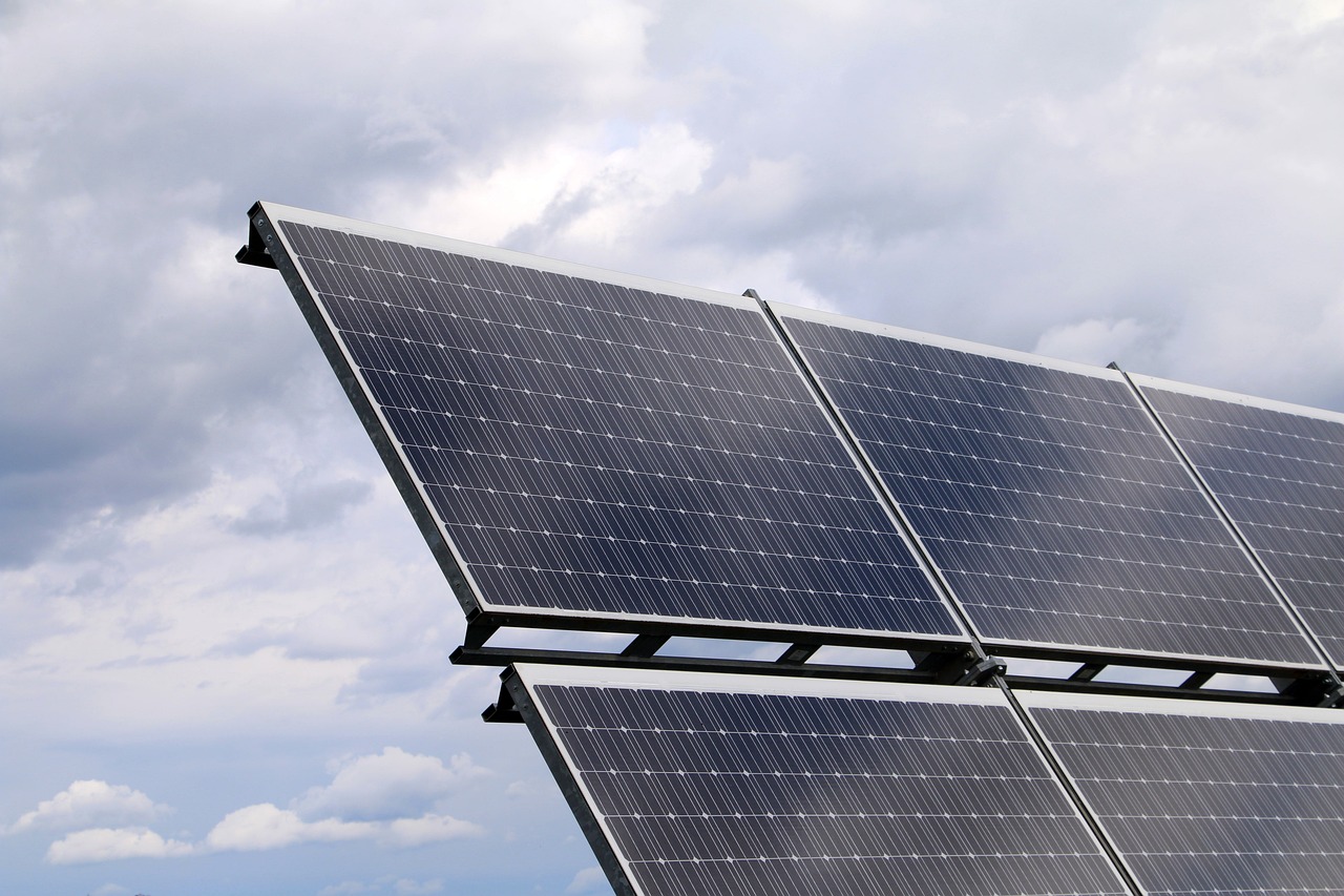découvrez comment optimiser votre système solaire pour maximiser l'efficacité énergétique et réduire vos factures. apprenez des techniques et des conseils pratiques pour améliorer la production d'énergie solaire.