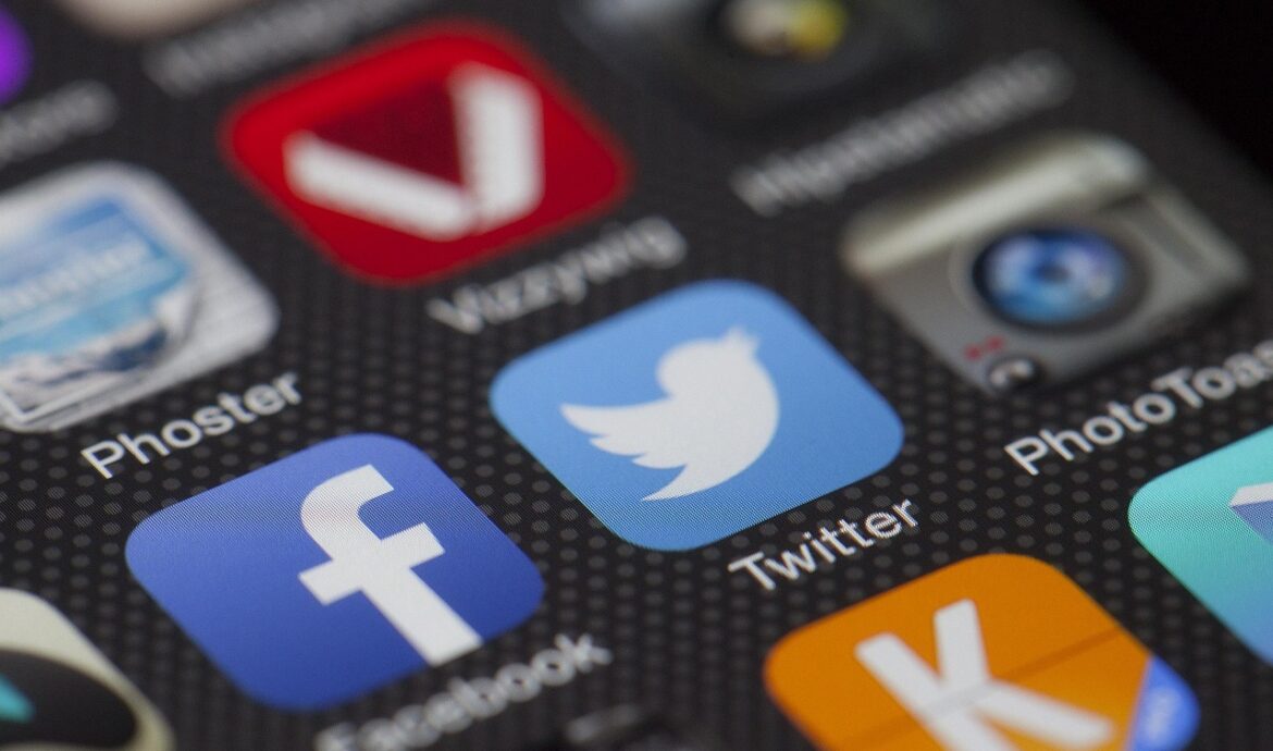 découvrez comment optimiser votre présence sur les réseaux sociaux avec des stratégies efficaces, des astuces de contenu et les dernières tendances en social media pour booster votre visibilité en ligne.