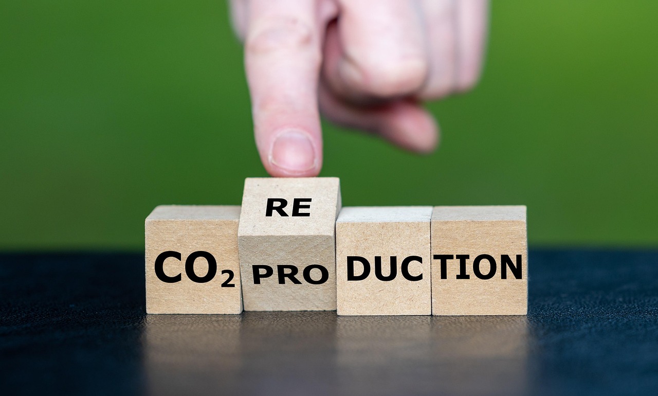 découvrez ce qu'est l'empreinte carbone, ses impacts sur l'environnement, et apprenez comment réduire votre contribution aux émissions de gaz à effet de serre grâce à des gestes simples au quotidien.