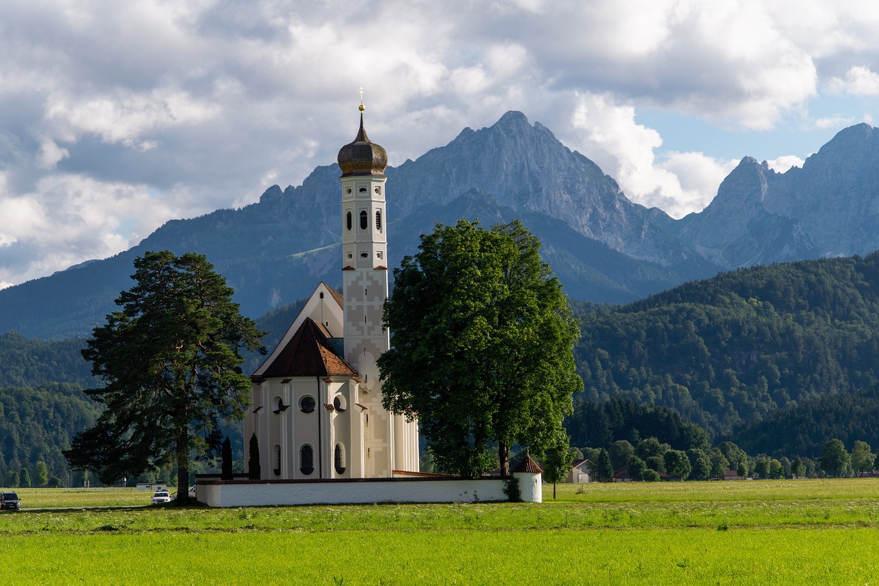 découvrez les alpes, une chaîne de montagnes spectaculaire offrant des paysages à couper le souffle, des activités de plein air variées et une richesse culturelle unique.
