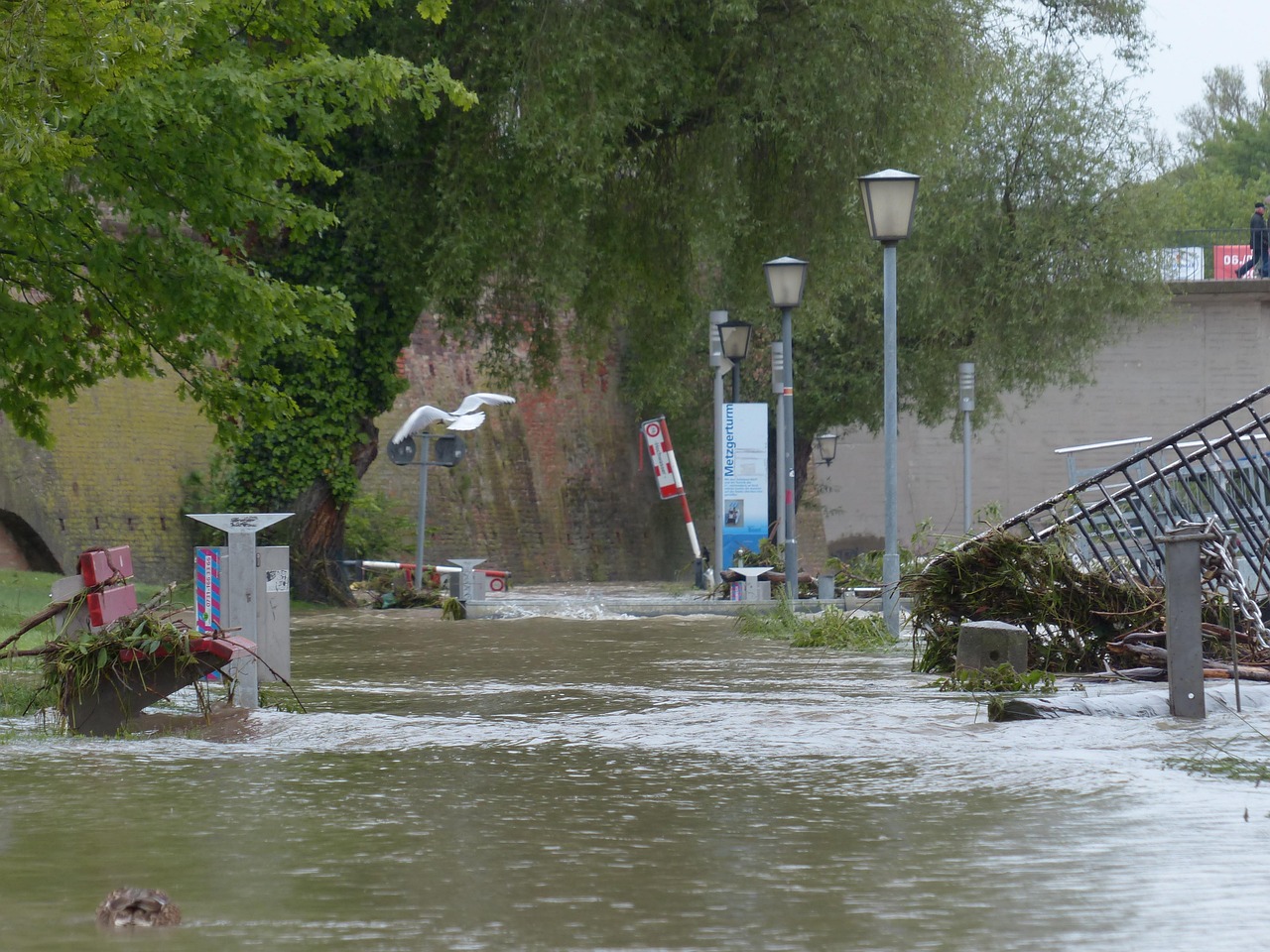 informations essentielles sur les inondations : causes, impacts, prévention et conseils de sécurité pour protéger votre maison et votre famille.
